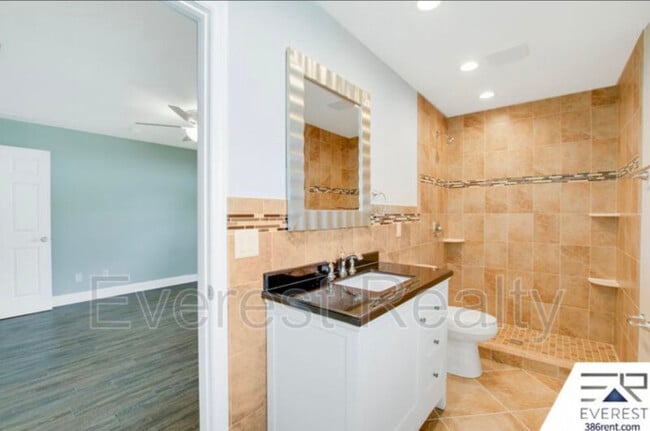 Building Photo - 92 Rickenbacker Dr