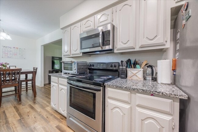 Building Photo - 1405 Ivywood Dr