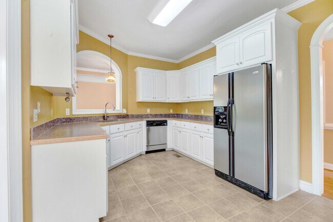 Building Photo - 200 Poplar Knoll Rd