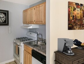 Building Photo - Rarely available and beautifully gut renov...