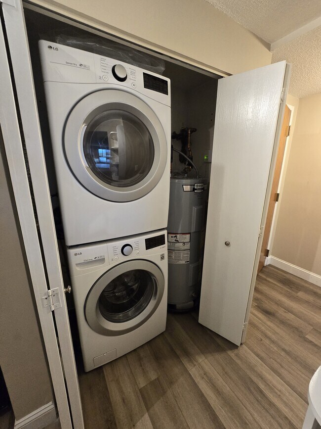 Building Photo - 200 Burkhall St