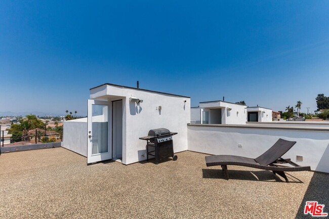 Building Photo - 4826 Pickford St