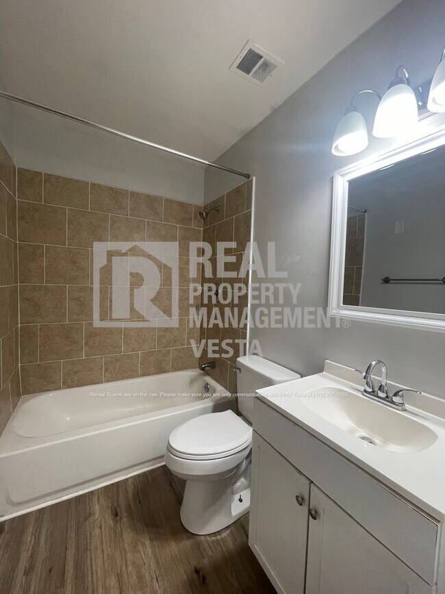 Building Photo - 406 Russell Pkwy