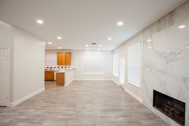 Building Photo - 9900 Presthope Dr