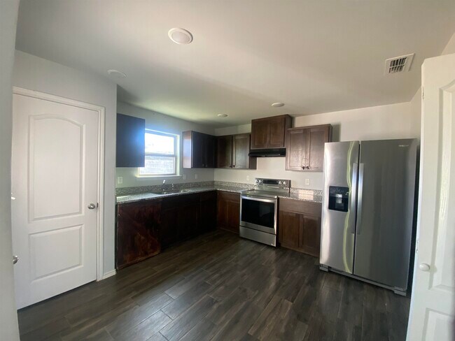 Building Photo - 1535 Port Texas Dr