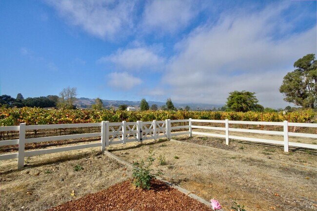 Building Photo - 201 (20300 Arnold)