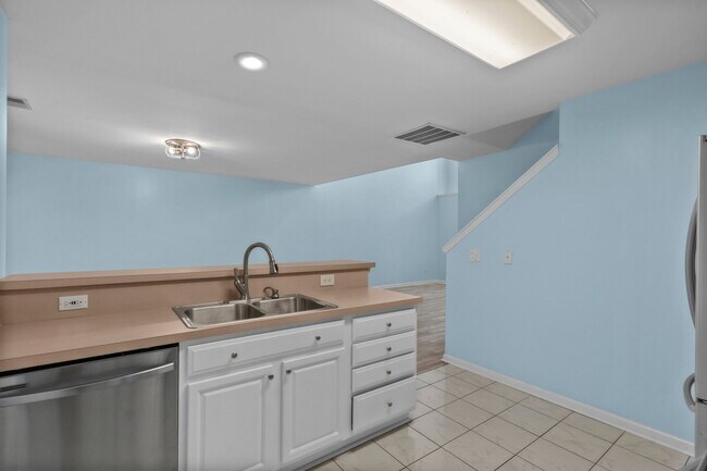 Building Photo - 1096 Harvester Cir