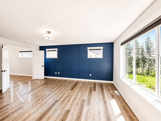 Building Photo - Luxury Poulsbo Retreat with Water Views, Covered Deck & Designer Finishes