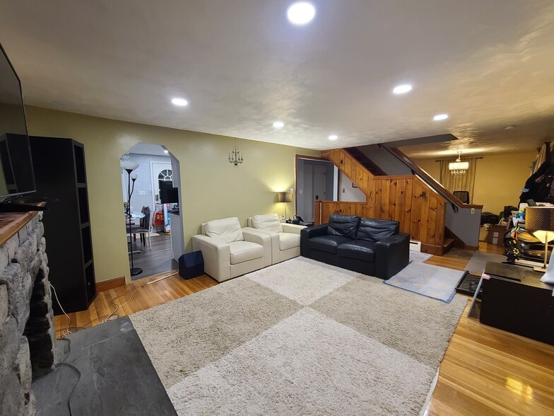 Living room - 55 Newport Ave