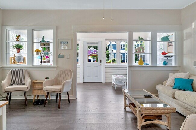 Building Photo - 118 S J St