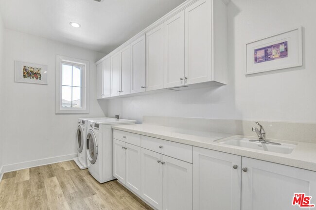 Building Photo - 12333 Finch Ct