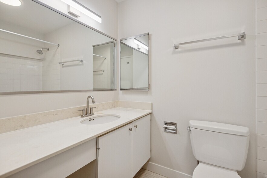 Building Photo - 1560 N Sandburg Ter