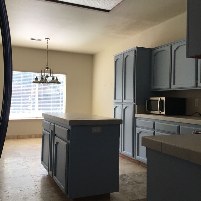 Building Photo - 4 Bedroom 2 Bath Home in Yuba City
