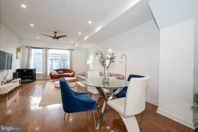 Building Photo - 1326 N Mascher St