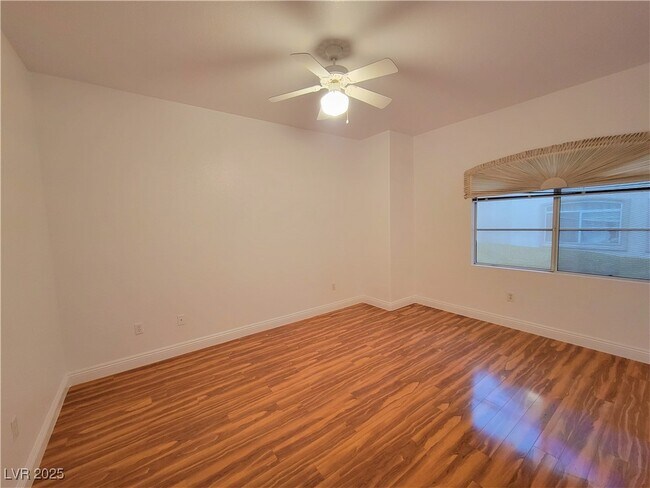 Building Photo - 5415 W Harmon Ave