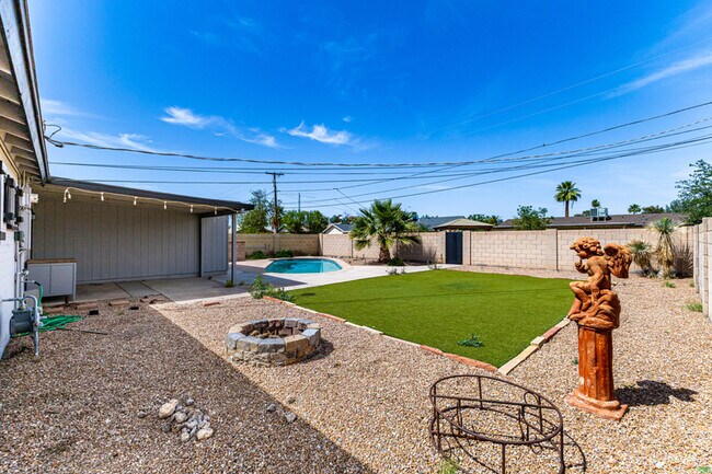 Building Photo - 1310 W Romo Jones St