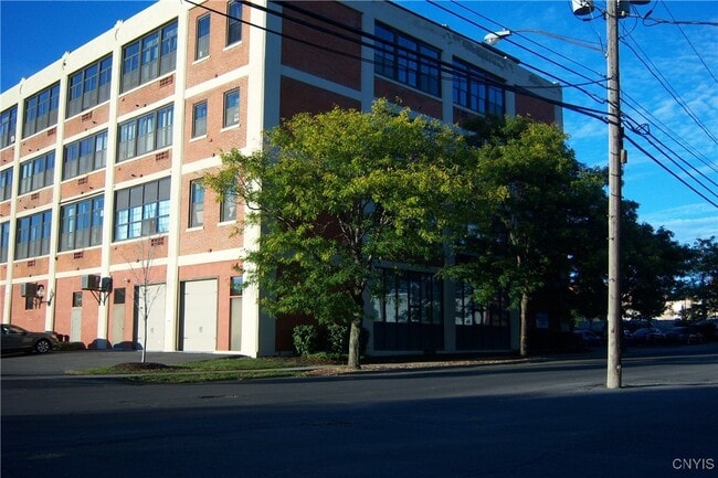 Building Photo - 210 W Division St