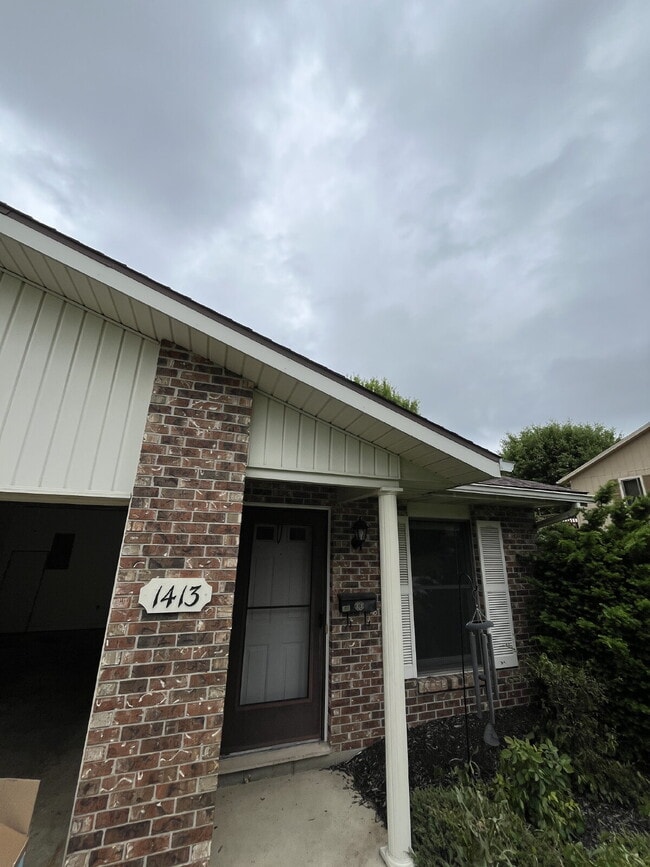 Building Photo - 1413 Spruce Ave