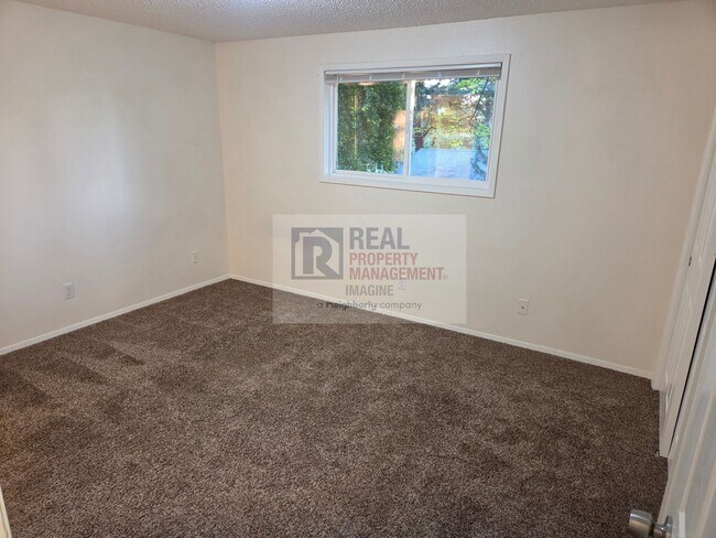 Building Photo - Check out this wonderful 2.0 bedroom, 2.0 ...