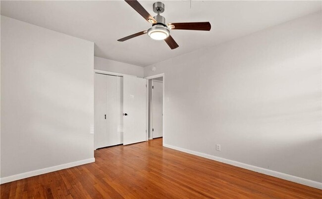 Building Photo - Renovated 4-bedroom 1.5 bathroom home!  Ho...