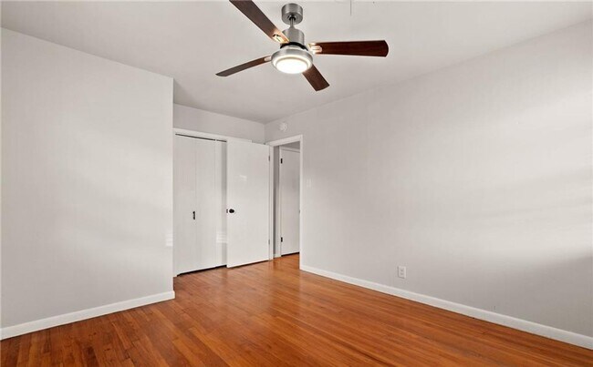 Building Photo - Renovated 4-bedroom 1.5 bathroom home!  Housing accepted! $500 off first months rent!