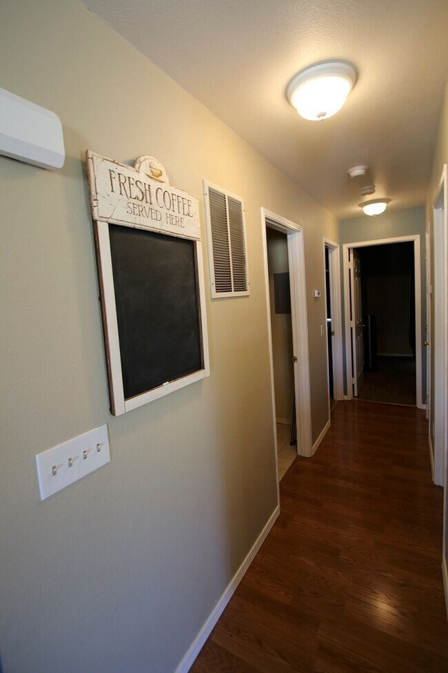 Building Photo - 2 Bed, 2 Bath Condo in East Anchorage!