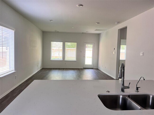 Building Photo - 522 Belle Spgs Ln