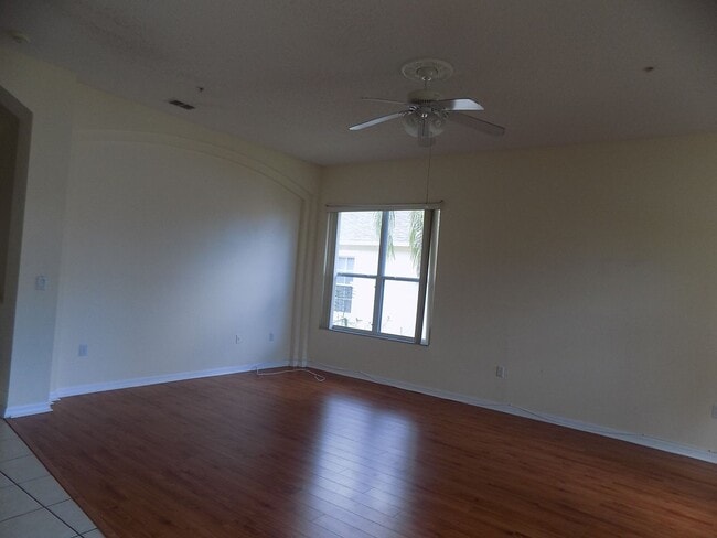 Building Photo - 102 Carnival Dr