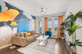 Building Photo - 1223 E Plant St