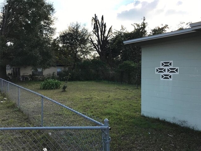 Building Photo - 1000 W Miller Ave
