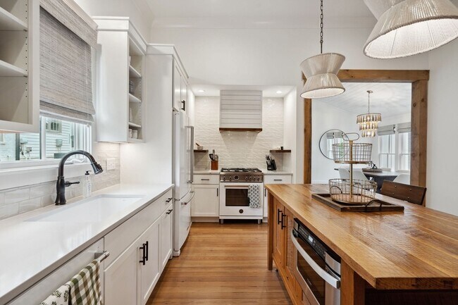 Building Photo - 1226 Adams St