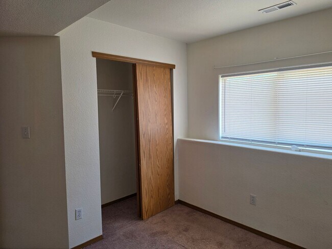 Building Photo - ALL PROSPECTIVE TENANTS MUST SUBMIT A $58 NON-REFUNDABLE APPLICATION FEE PER APPLICANT ONLINE AND...