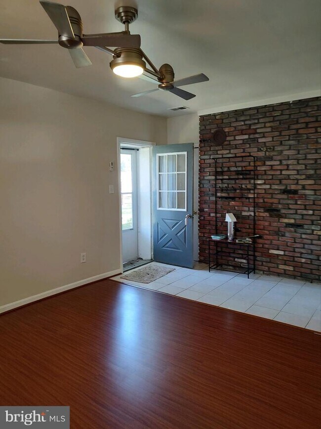 Building Photo - 1821 Parkside Dr