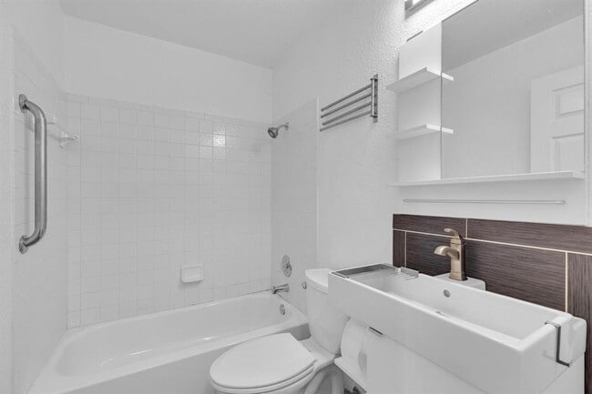 Building Photo - 112 Prairie Springs Loop