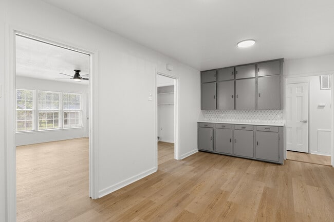 Building Photo - 3004 Reuter Ave