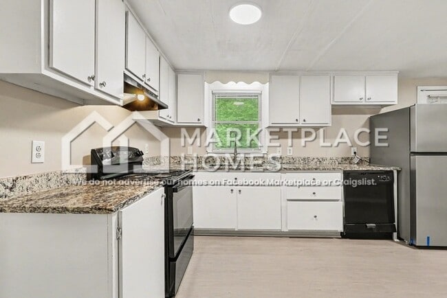 Building Photo - 3834 Maggie Dr SE