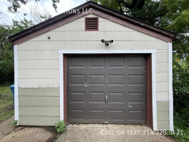 Building Photo - Welcoming 4-Bed Home with Finished Basemen...