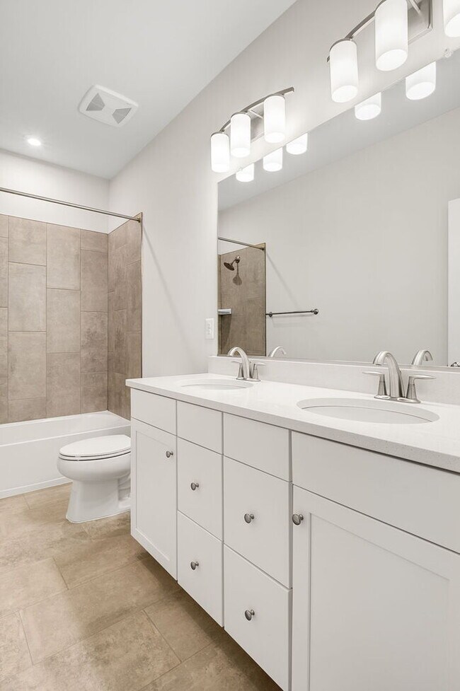 Building Photo - For Rent: Modern 3-Bedroom Condo in Richmond