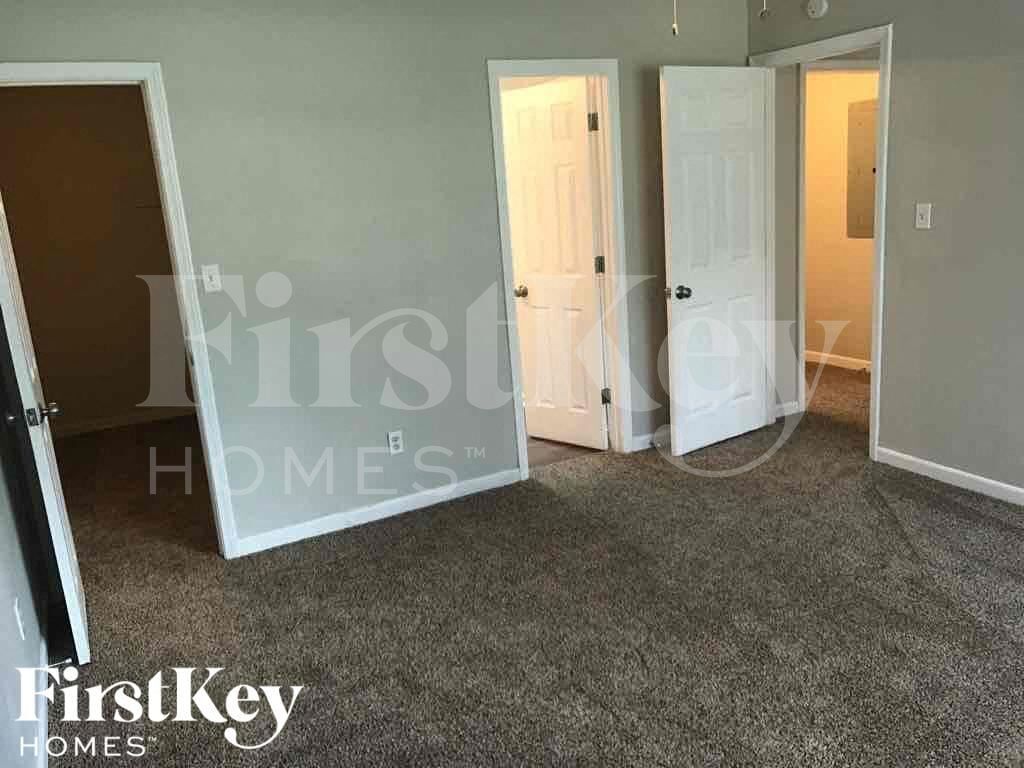 Building Photo - 20 Mildred Ln