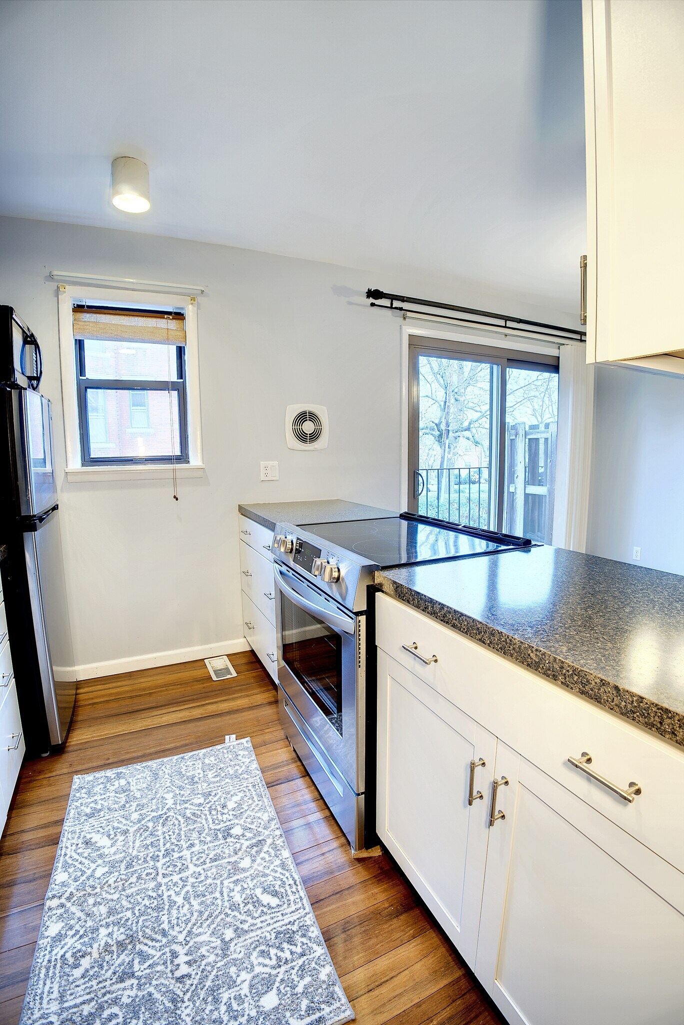 Building Photo - 2412 Grandview Ave