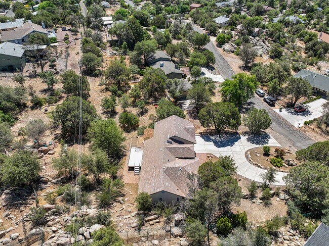 Building Photo - Immaculate 3 bedroom, 2 bath home in Presc...