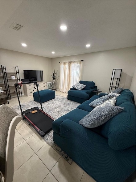 Building Photo - 10053 Lake Oak Cir