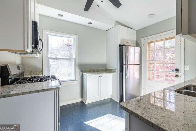 Building Photo - 1570 Spring Ln NW