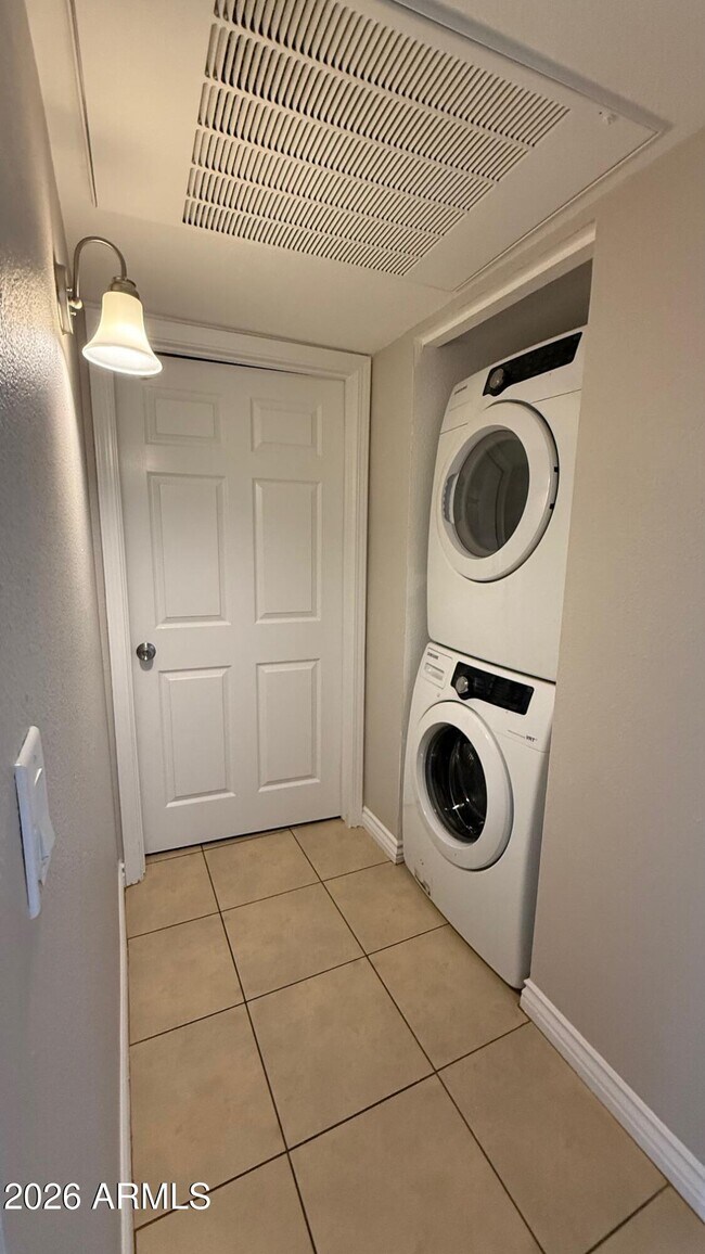 Building Photo - 3434 W Danbury Dr