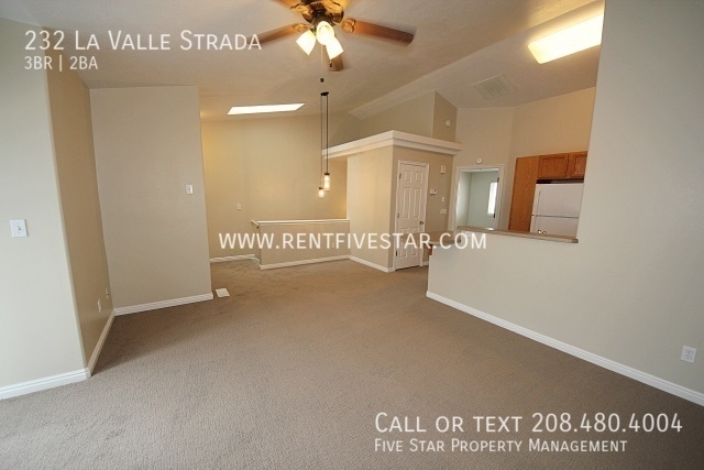 Building Photo - 232 La Valle Strada