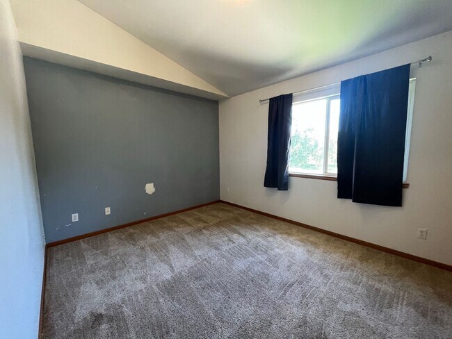 Building Photo - Fantastic Condo with Mountain Views