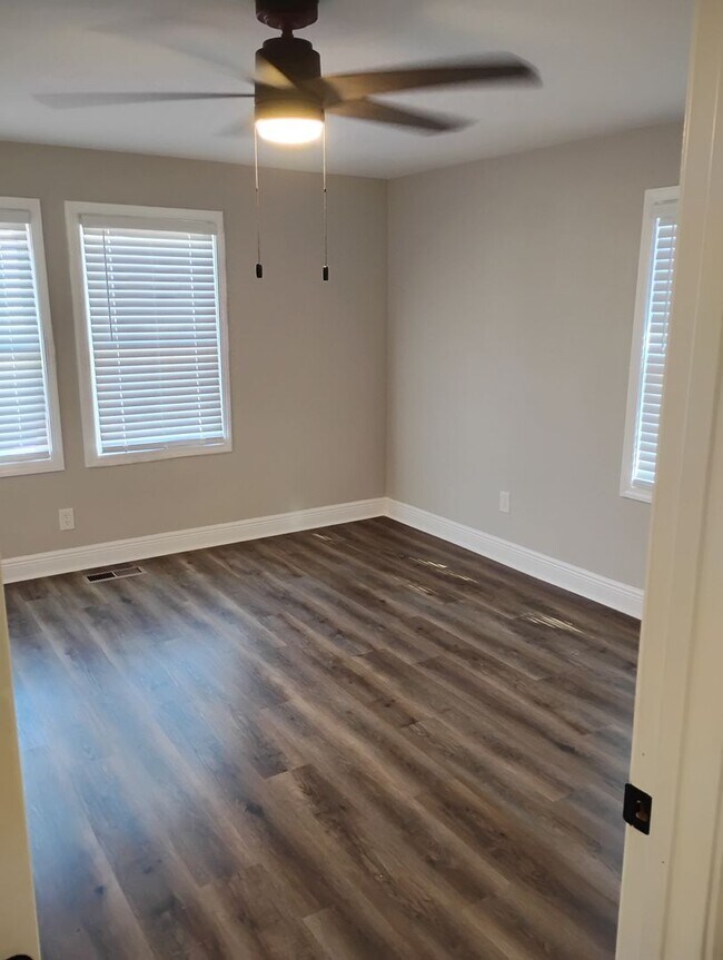 Building Photo - 26 Springbrook Cir