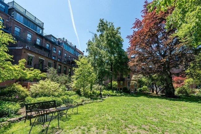 Building Photo - 623 Tremont St