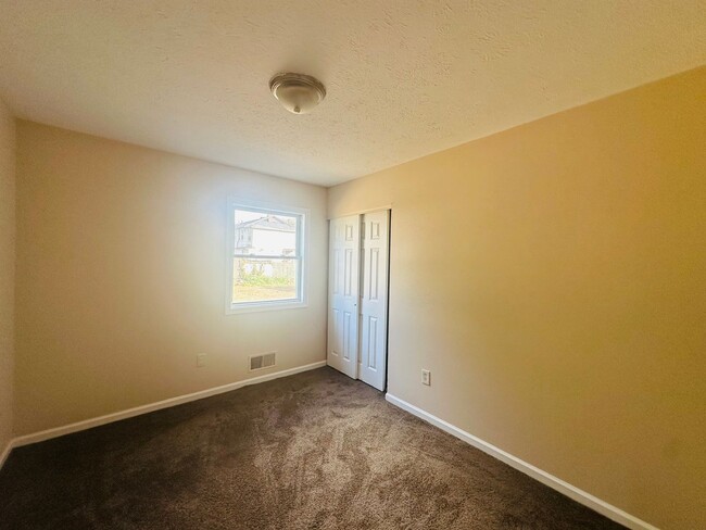 Building Photo - MOVE-IN READY !! BEAUTIFULLY  PROPERTY WIT...