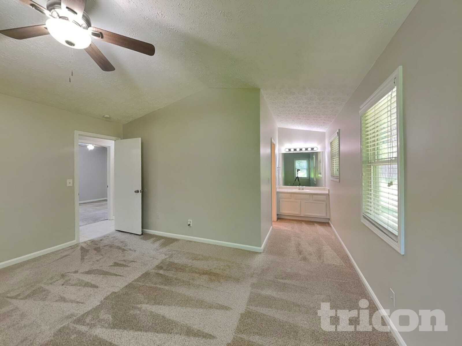 Building Photo - 811 Riverstone Ln